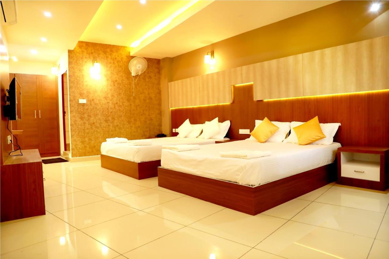 Wayanad Royal Crown Hotel Kalpetta Bagian luar foto