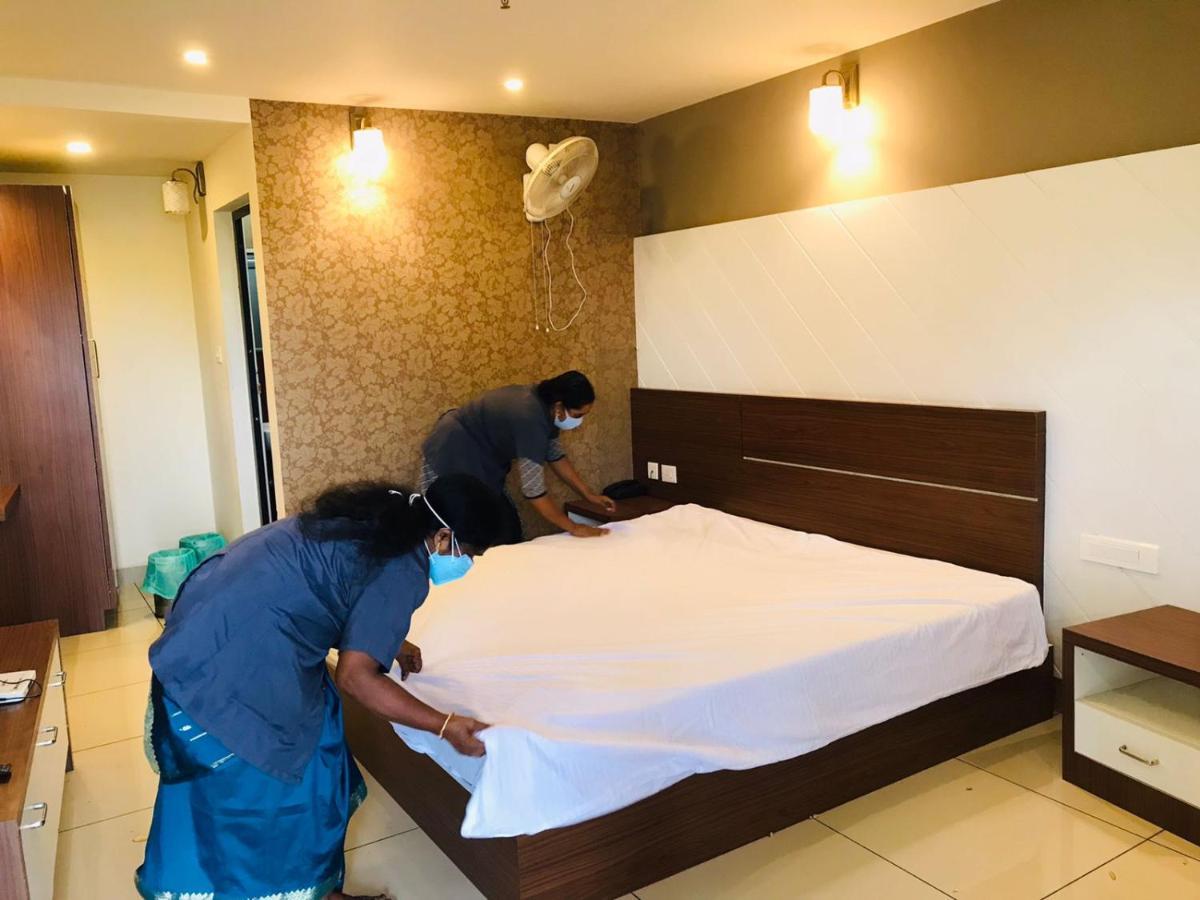 Wayanad Royal Crown Hotel Kalpetta Bagian luar foto