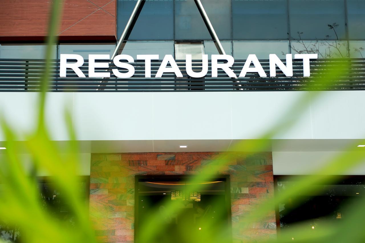 Wayanad Royal Crown Hotel Kalpetta Bagian luar foto