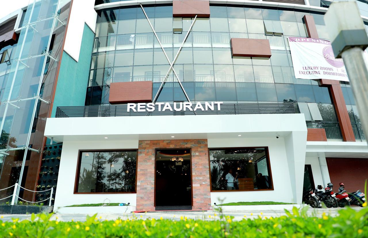 Wayanad Royal Crown Hotel Kalpetta Bagian luar foto