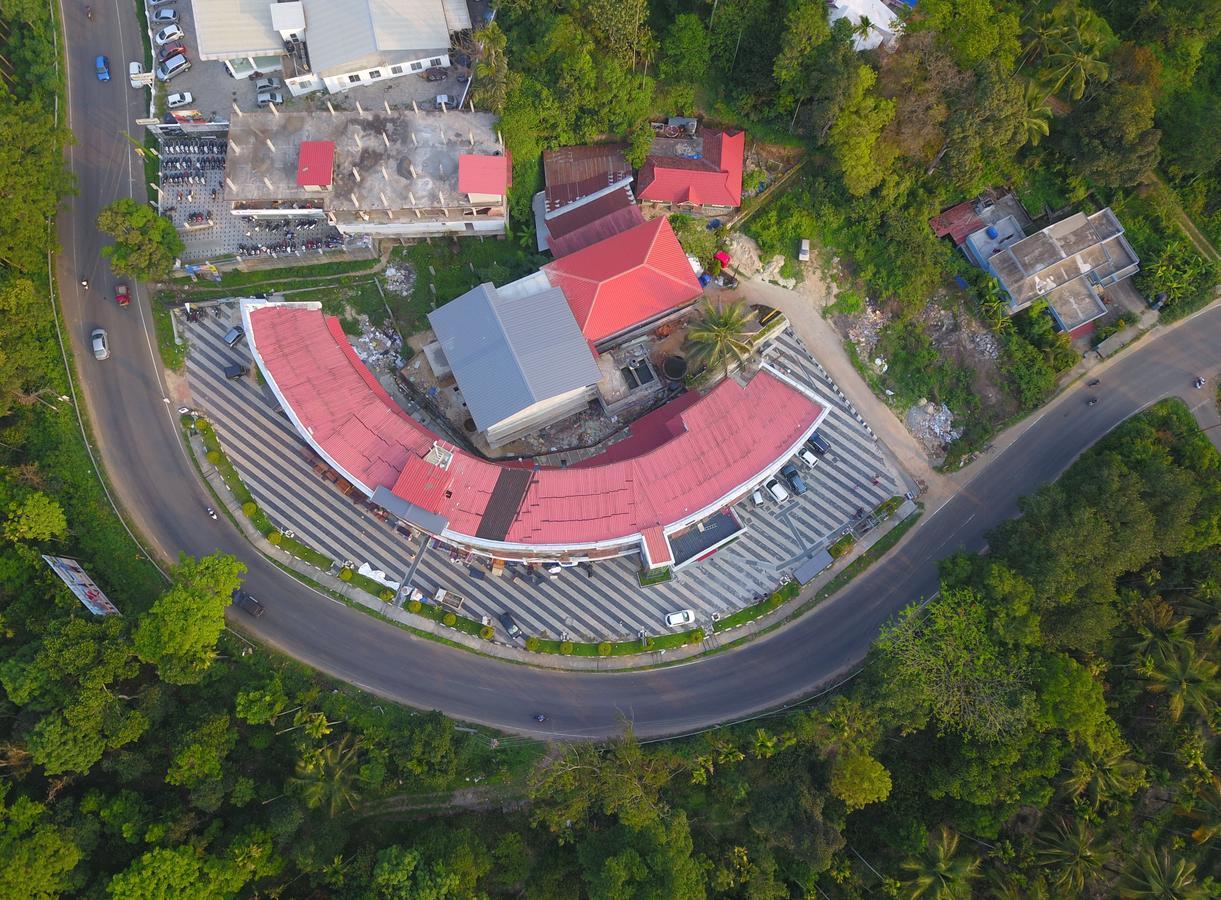 Wayanad Royal Crown Hotel Kalpetta Bagian luar foto