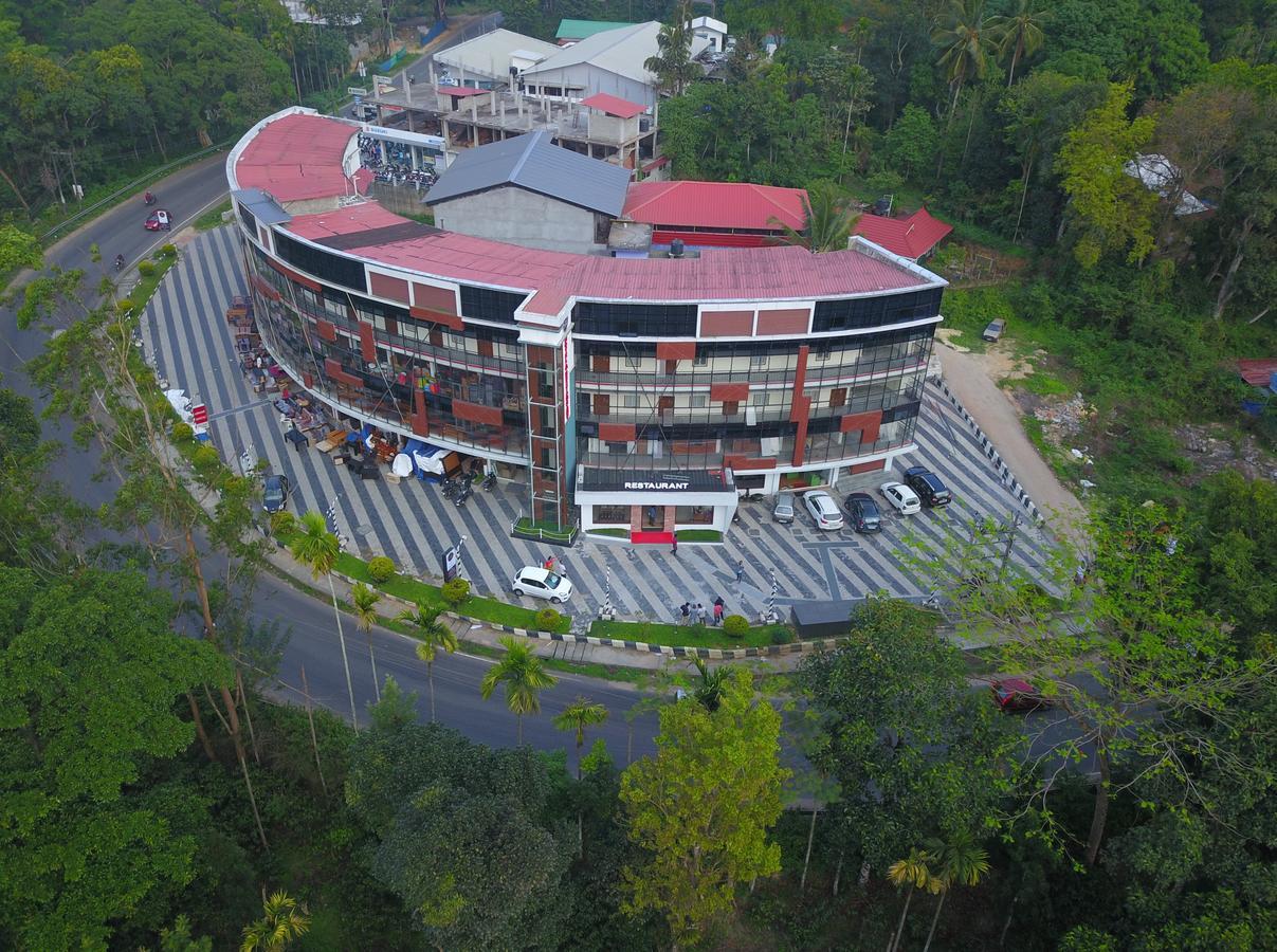 Wayanad Royal Crown Hotel Kalpetta Bagian luar foto
