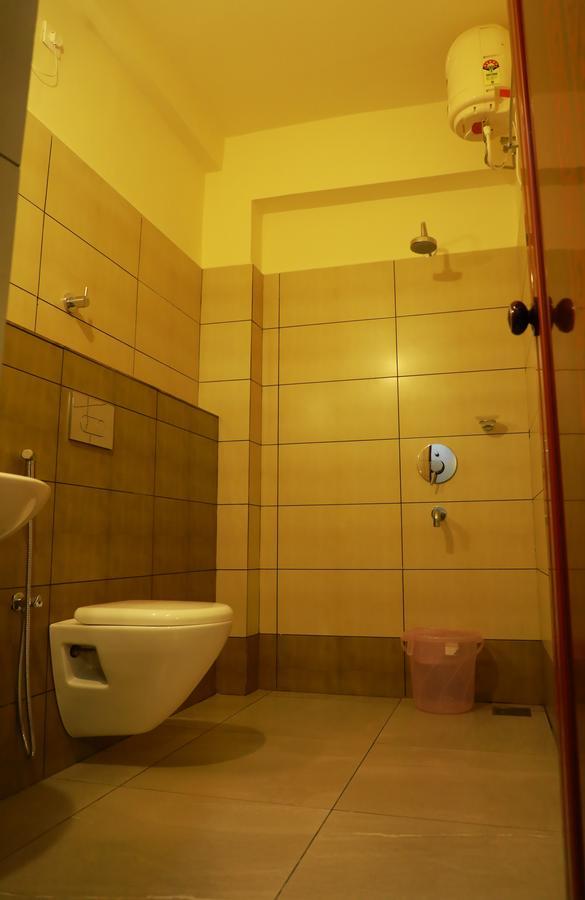 Wayanad Royal Crown Hotel Kalpetta Bagian luar foto