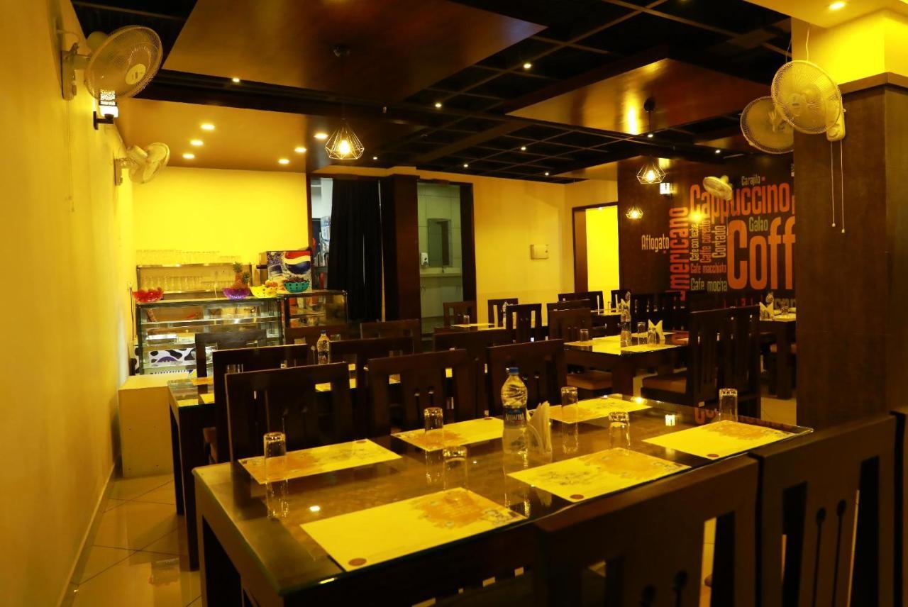 Wayanad Royal Crown Hotel Kalpetta Bagian luar foto